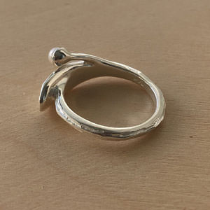 Leaf silver ring with pearl | Crowded Silver Jewellery