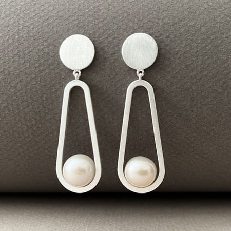 Large pearl earrings in sterling silver