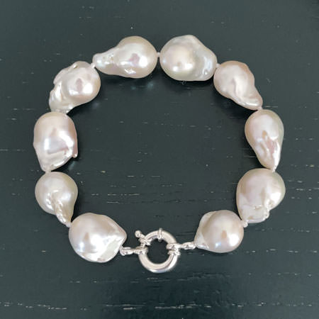 Large pearl bracelet